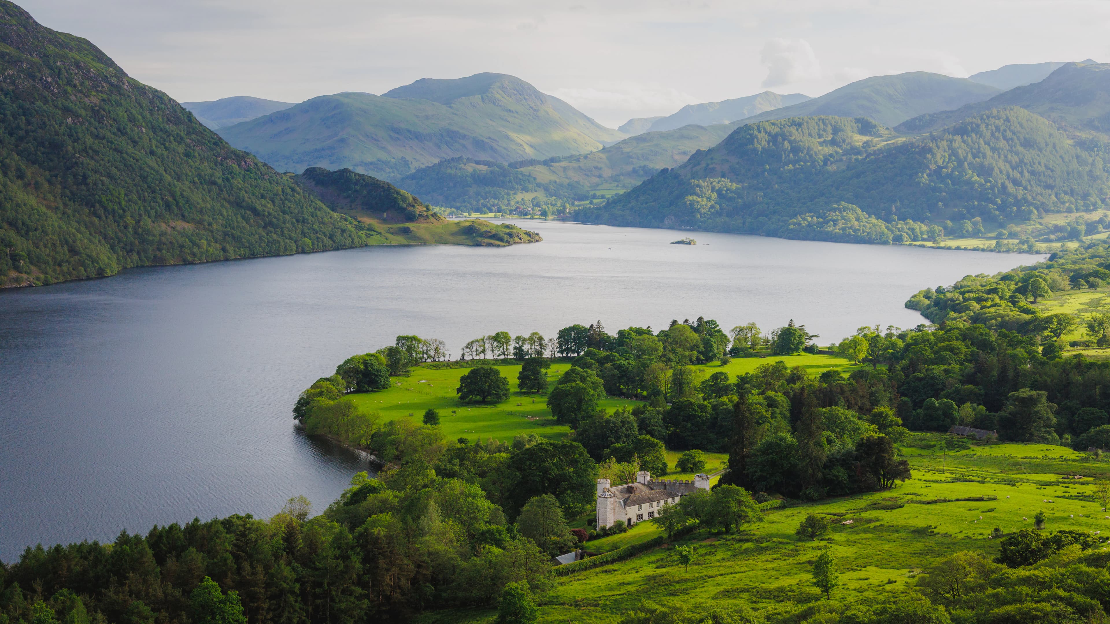A beautiful lake is surrounded by green mountains.