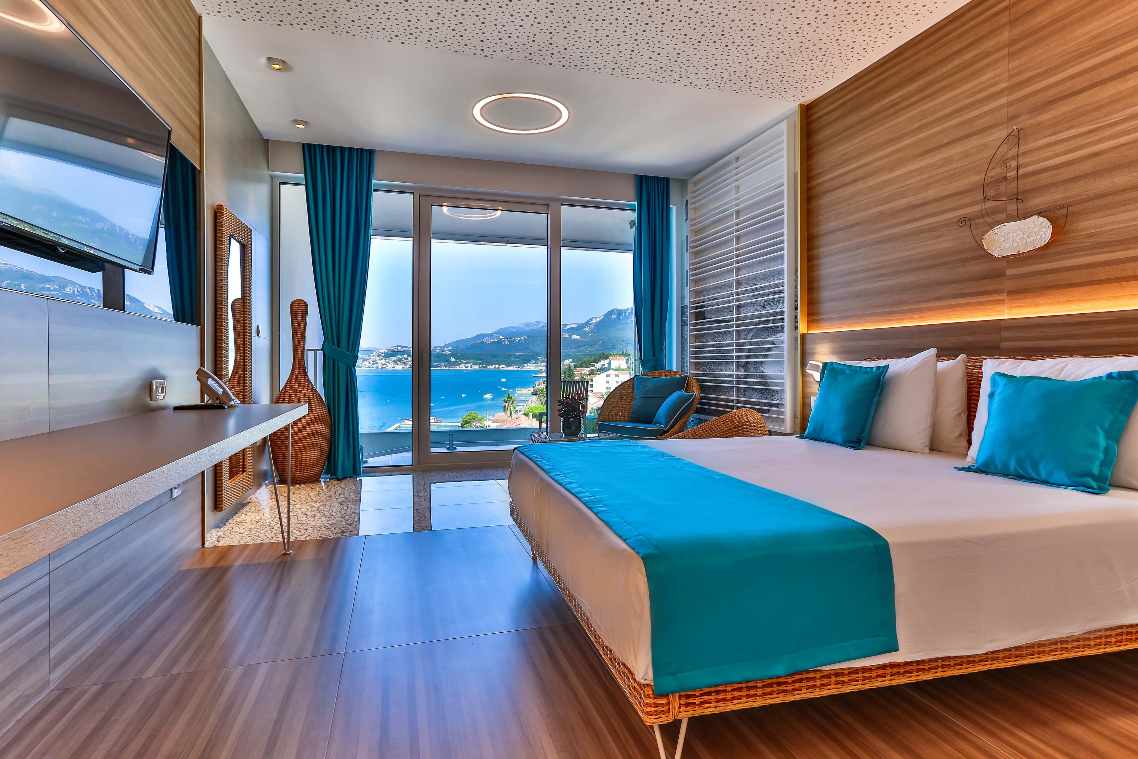 Carine Hotel Kumbor Ansicht 4