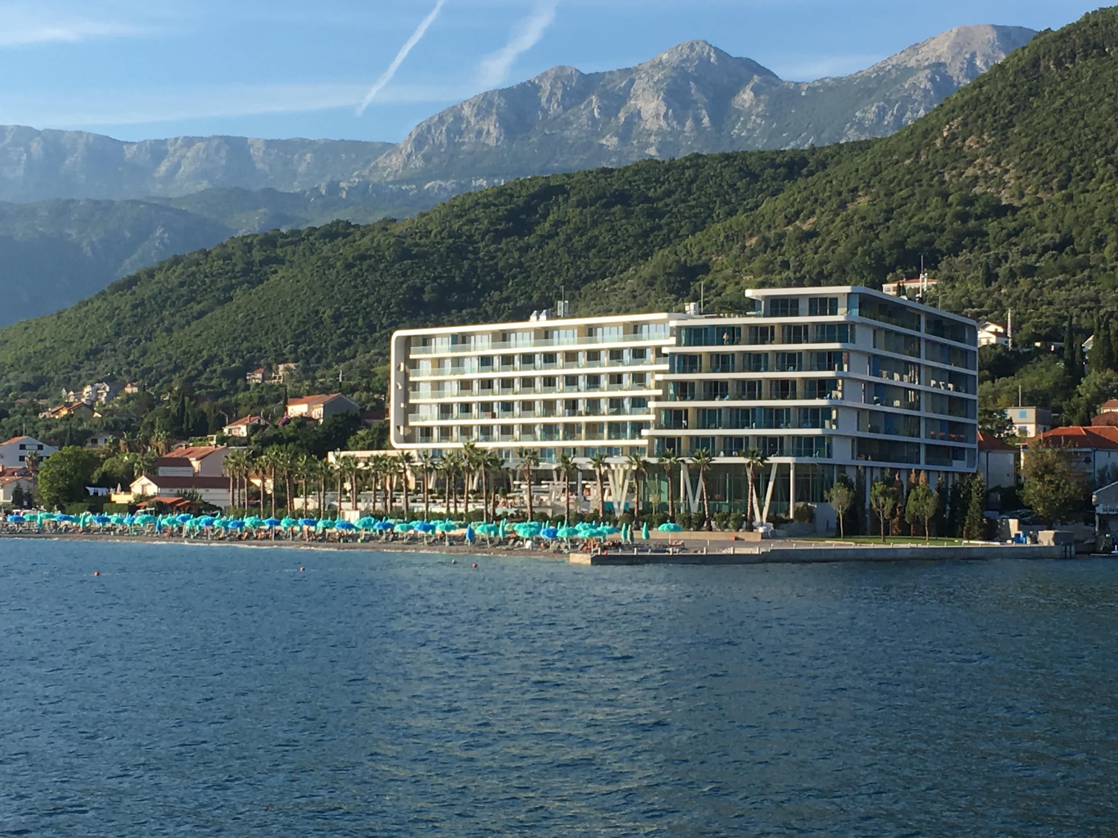 Carine Hotel Kumbor Ansicht 2