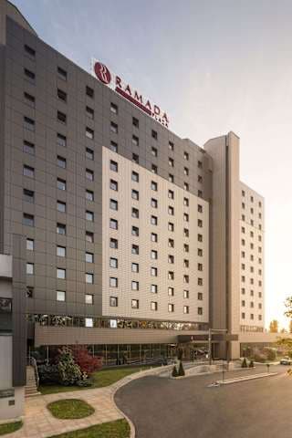 Hotel Ramada Plaza Bukarest Ansicht 2